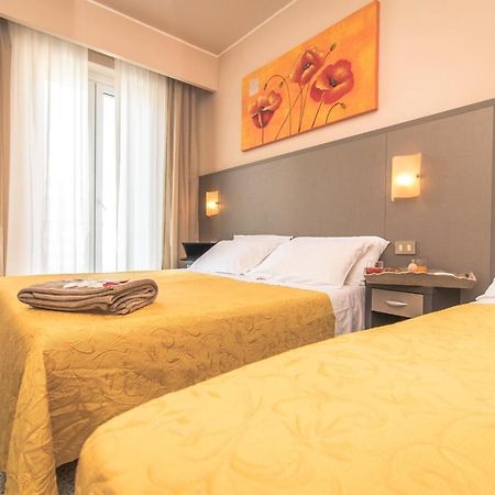 Hotel London Cattolica Buitenkant foto