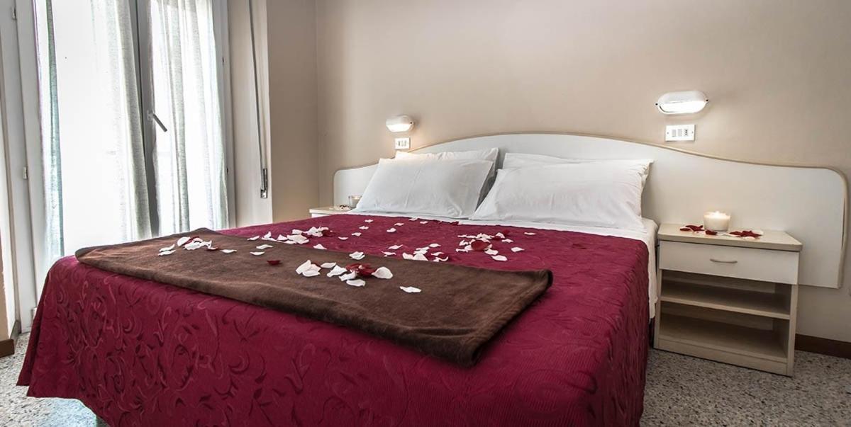 Hotel London Cattolica Buitenkant foto