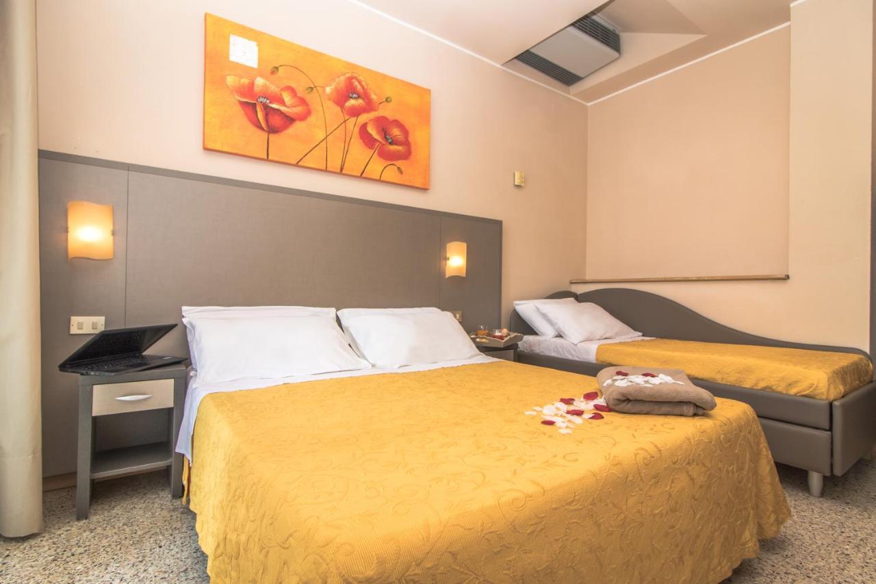 Hotel London Cattolica Buitenkant foto