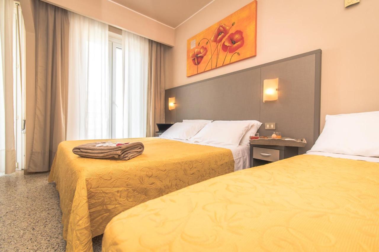 Hotel London Cattolica Buitenkant foto