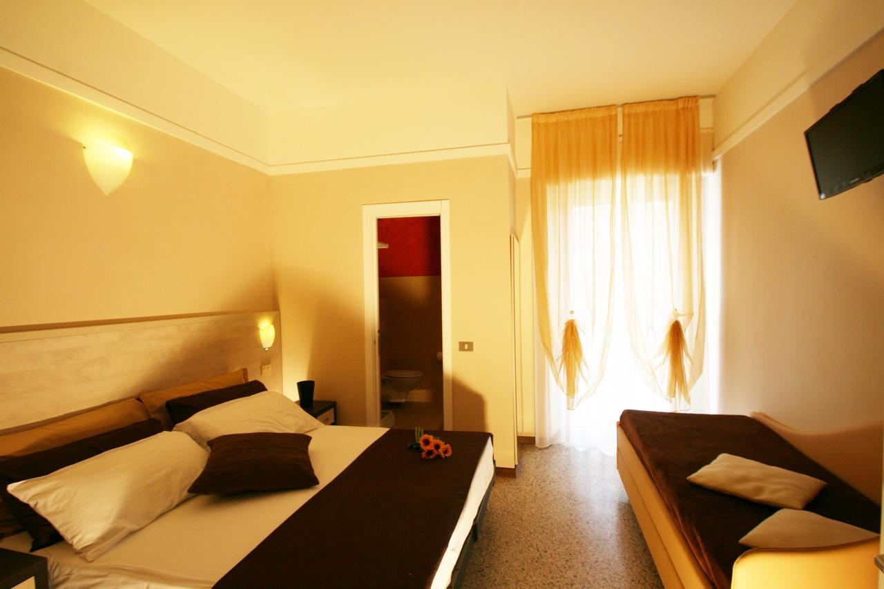 Hotel London Cattolica Buitenkant foto