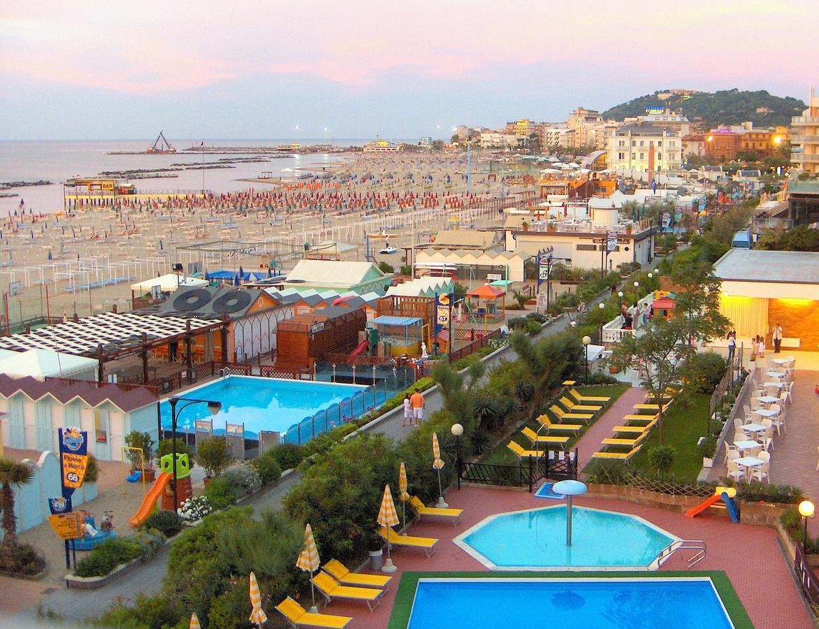 Hotel London Cattolica Buitenkant foto